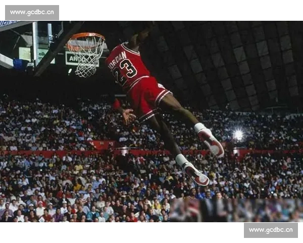 13 岁 2 米 03 天才摧毁篮筐！乔丹复出赛季遭横扫，总决赛 28+12 难敌新星